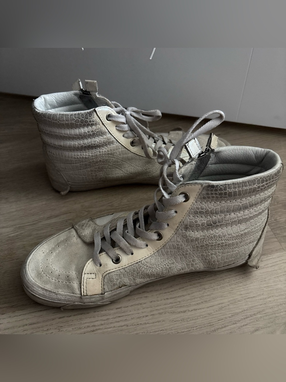 Vans Glitter Mix SK8-Hi Reissue Cap
Unisex White 0A3WM1TUT MENS 9